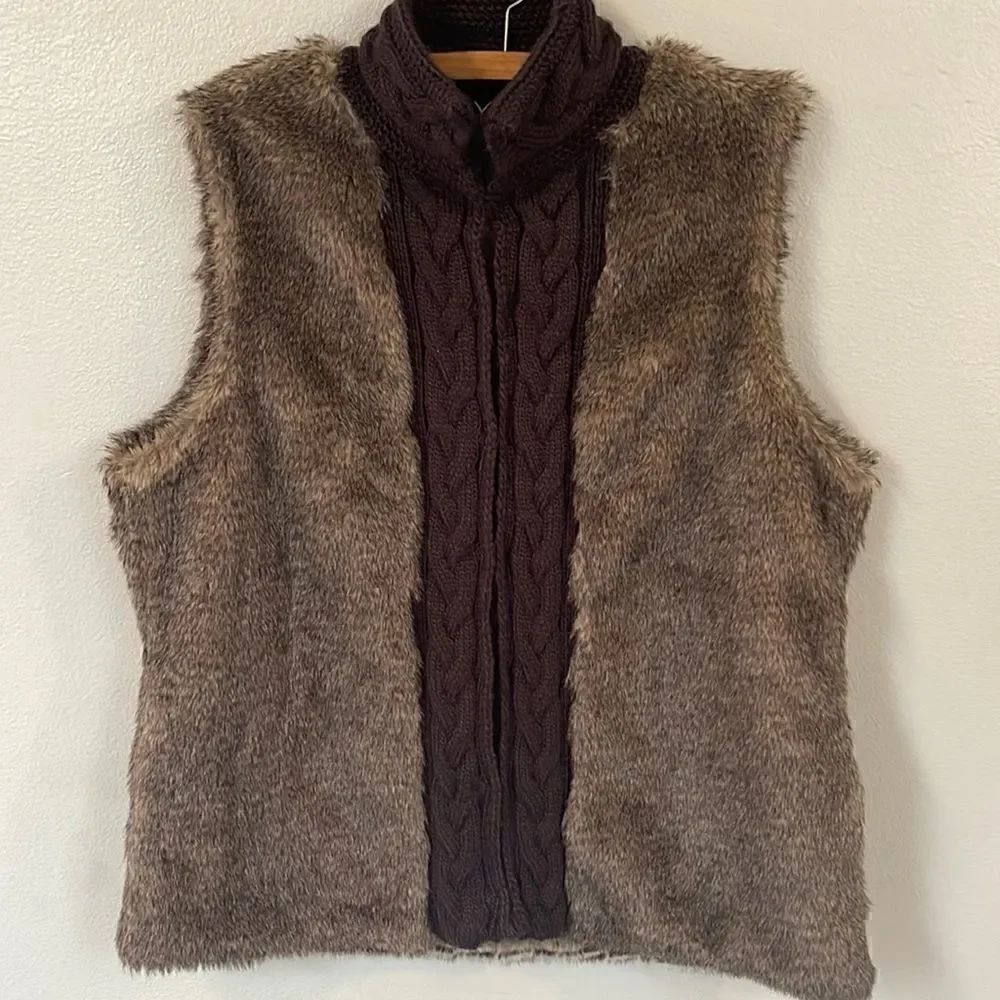 LYS faux fur sweater vest. Size 1X.